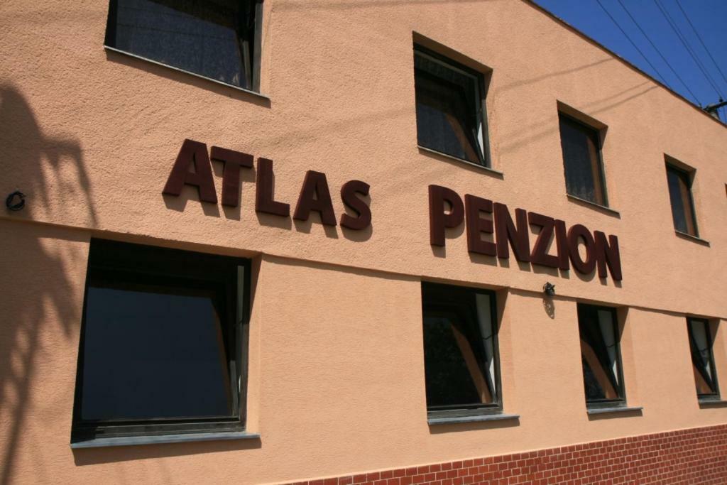 Penzion Atlas Štúrovo エクステリア 写真